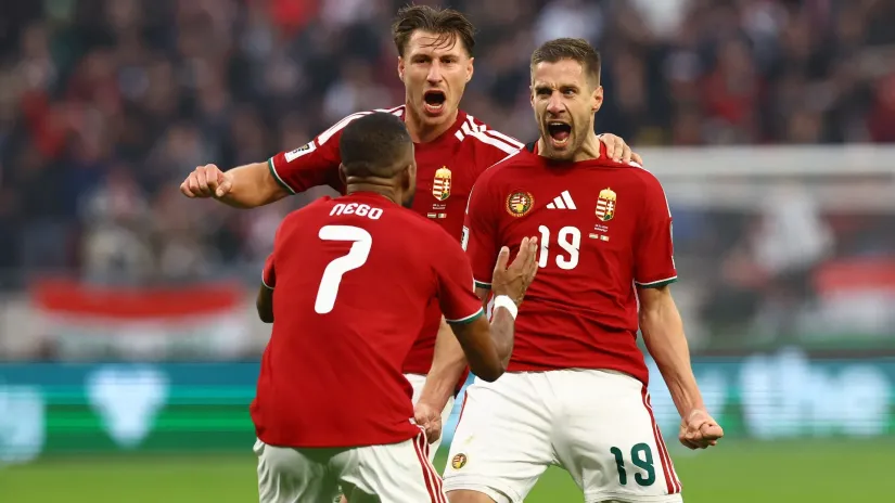 Barnabaš Varga (Mađarska) proslavlja gol sa saigračima